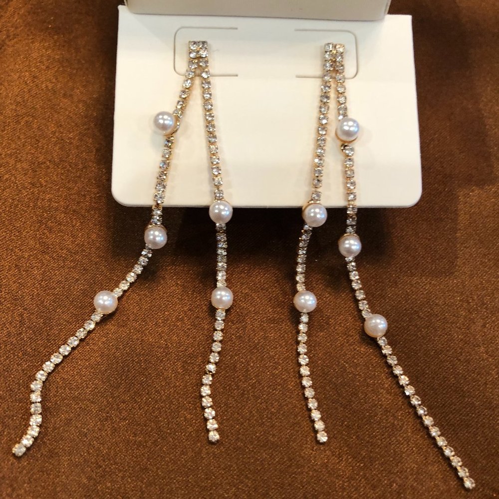 Hudson's Bay Dangle Pearl Sparkle Earrings.